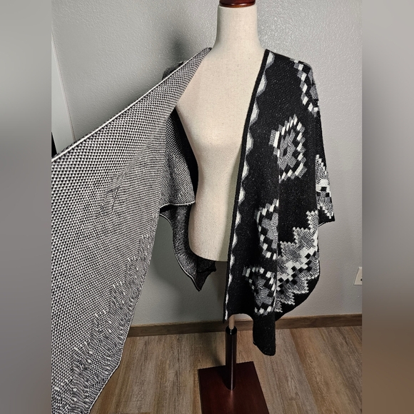 Black and White Geometric Reversible Poncho, Ruana, Shall Wrap Black Grey White - Picture 7 of 7